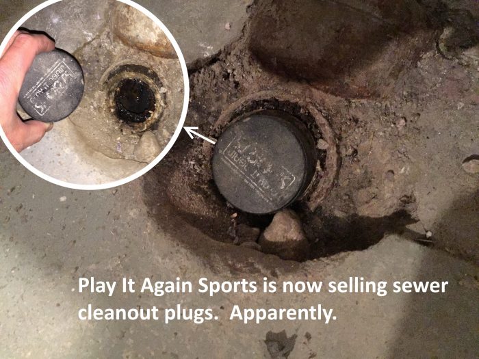 Hockey puck cleanout plug